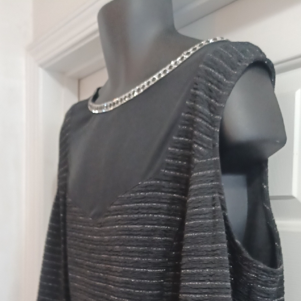 Chic Black Sleeveless Dress with Chain Detail, 24W - Picture 7 of 10